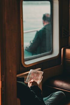 travelers-using-laptop